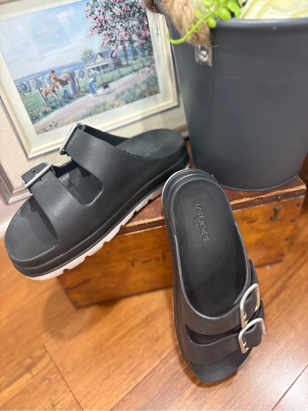 J/SLIDES Sandals Black Slides White Trim Silver Buckles Flatform Platform SZ 7 - Picture 4 of 8